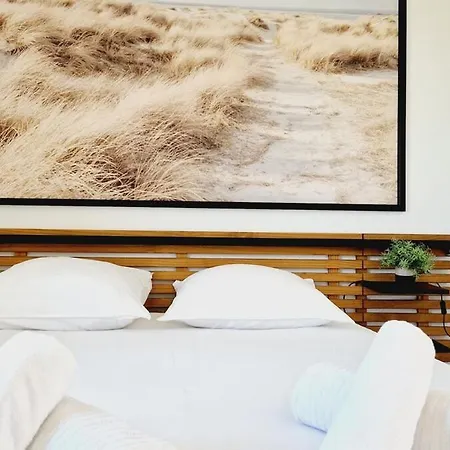 68, Piscine Chauffée à 2 Pas De L'océan Maison d'hôtes *