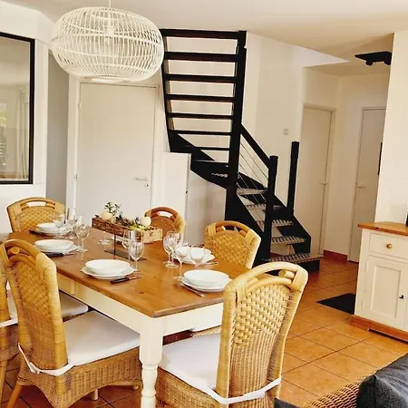 Maison d'hôtes 68, Piscine Chauffée à 2 Pas De L'océan Les Sables-dʼOlonne