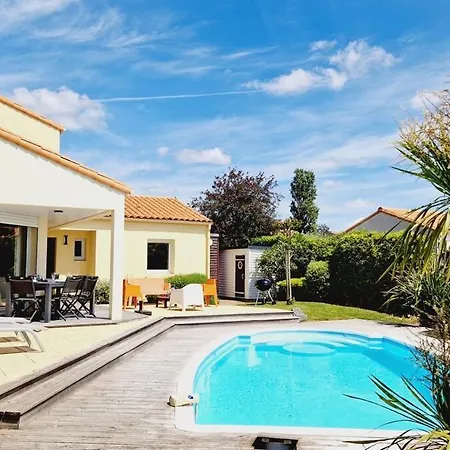 Maison d'hôtes 68, Piscine Chauffée à 2 Pas De L'océan Les Sables-dʼOlonne