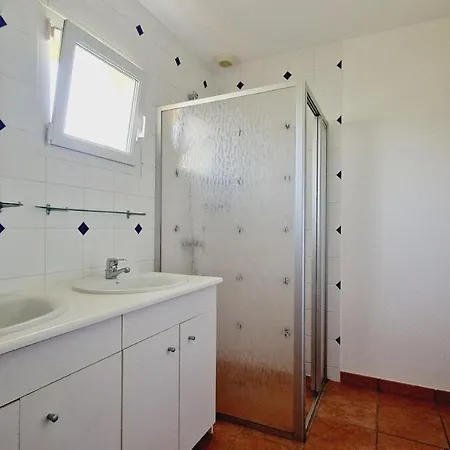 68, Piscine Chauffée à 2 Pas De L'océan Maison d'hôtes *