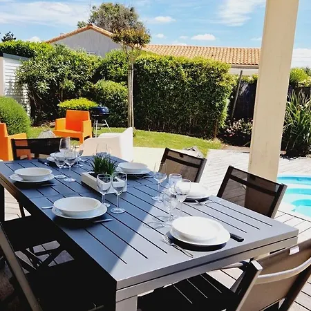 Maison d'hôtes 68, Piscine Chauffée à 2 Pas De L'océan Les Sables-dʼOlonne