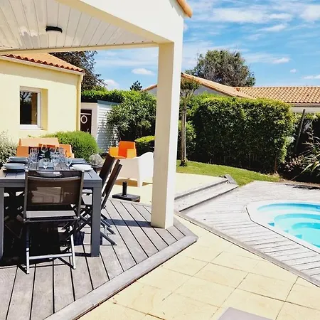 Maison d'hôtes 68, Piscine Chauffée à 2 Pas De L'océan Les Sables-dʼOlonne