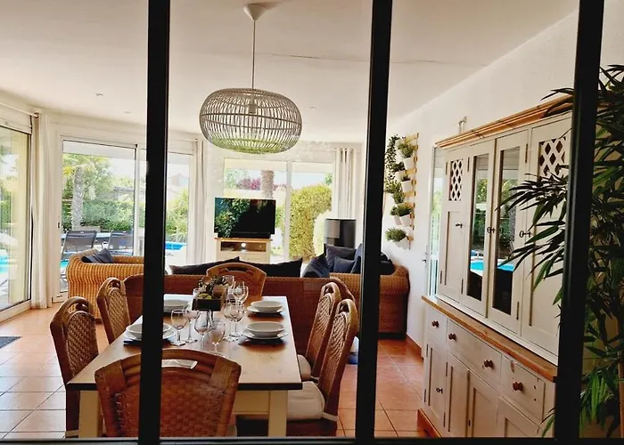 68, Piscine Chauffee A 2 Pas De L'ocean Les Sables-dʼOlonne