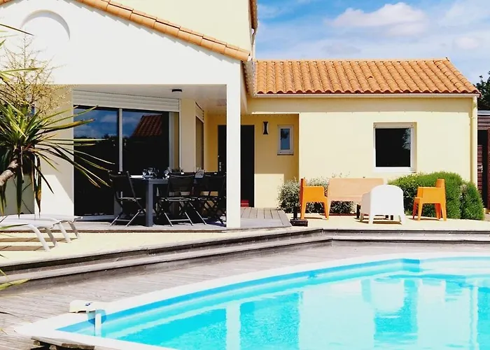 68, Piscine Chauffee A 2 Pas De L'ocean Les Sables-dʼOlonne